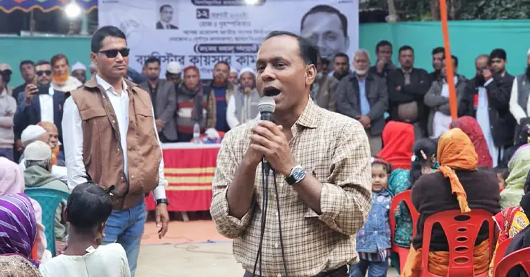 নির্বাচনি জনসভায় কথা বলছেন ব্যারিস্টার কায়সার কামাল